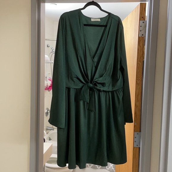Altar'd State Dresses & Skirts - A beautiful soul emerald green satin feeling dress